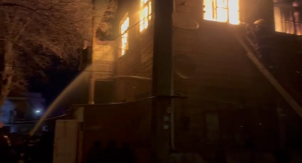 Yataqxanada baş vermiş yanğın söndürüldü - YENİLƏNİB (VİDEO)